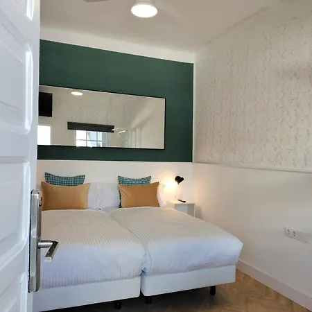 Room27- Center