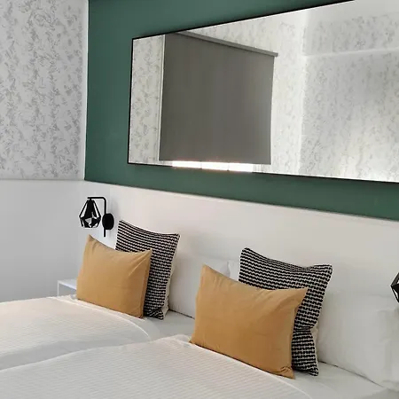 Room27- Center