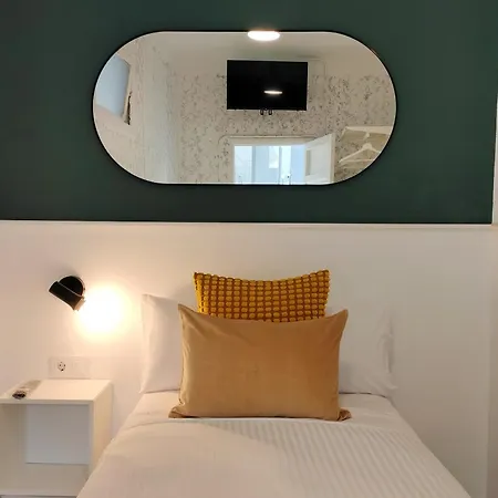 Room27- Center Bed & Breakfast *