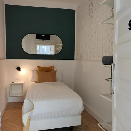 Room27- Center Bed & Breakfast *